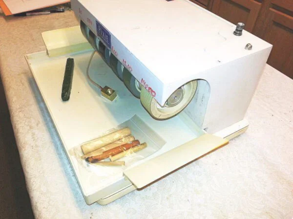 DIAMOND PACIFIC PIXIE GEM MAKER GRINDER POLISHER LAPIDARY CABOCHON MACHINE CABBE - Image 2
